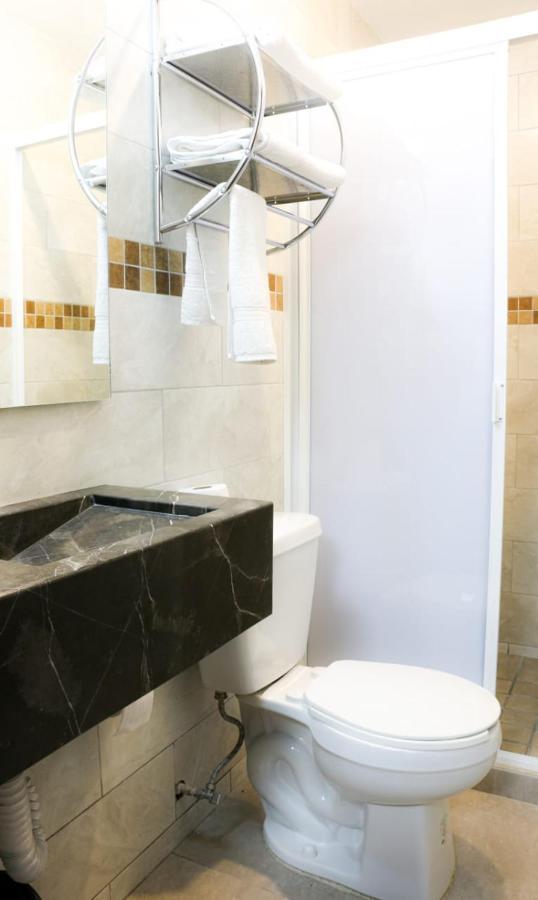 Suites Bajio León de los Aldamas Extérieur photo