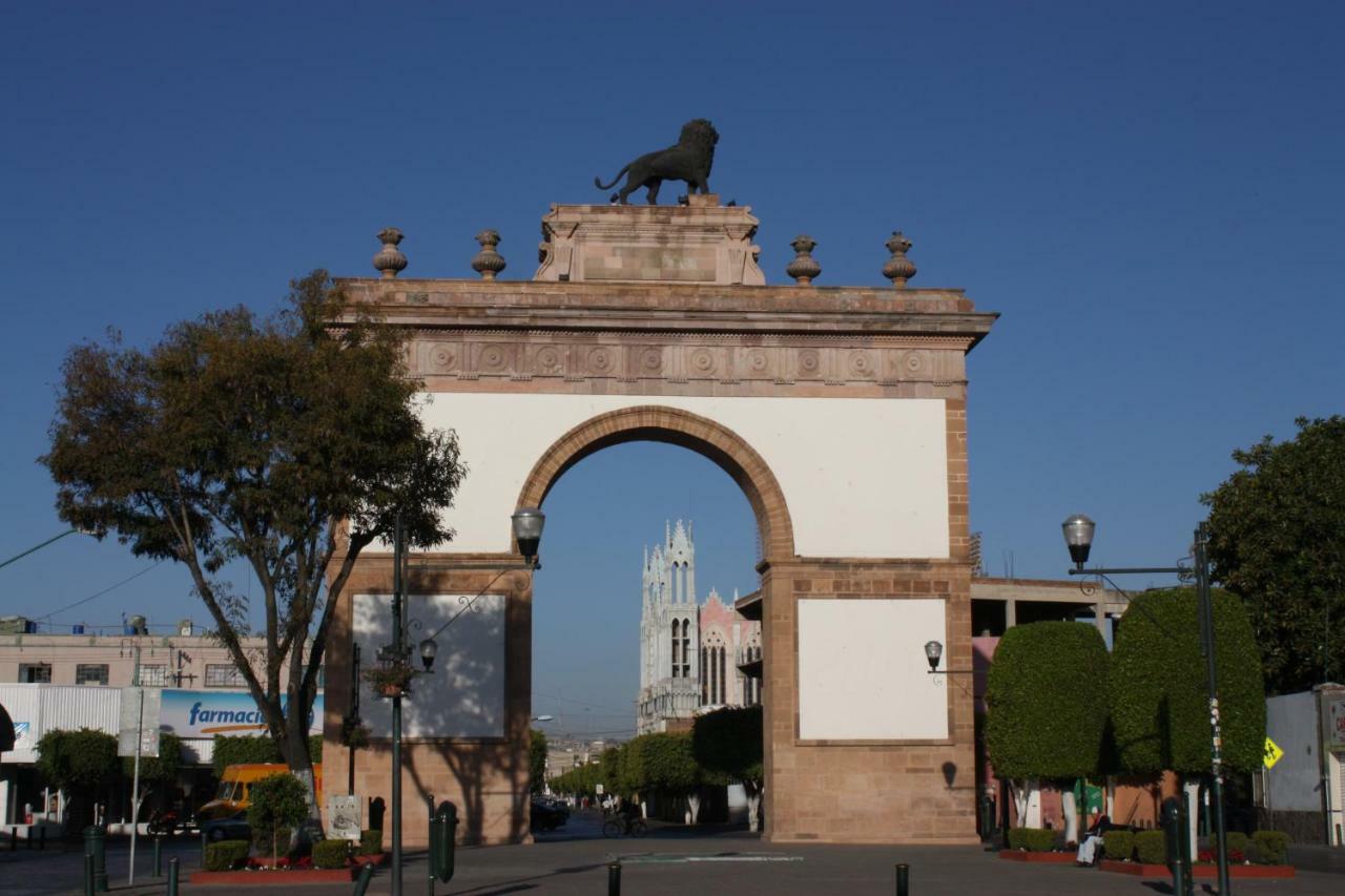 Suites Bajio León de los Aldamas Extérieur photo
